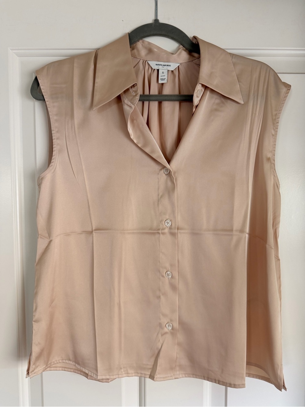 Banana Republic Blush Satin Sleeveless Button-Down Top